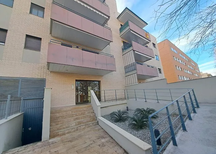 Rose Sensat Apartamens דירה סאלו